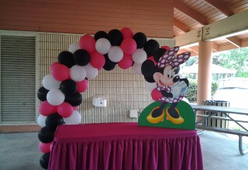 minnie mouse decorated table
