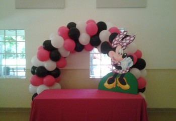 minnie mouse cake table